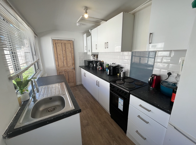 4 Bedroom, 16 Baggholme Road, Lincoln - Bills Inclusive - Thumbnail 2